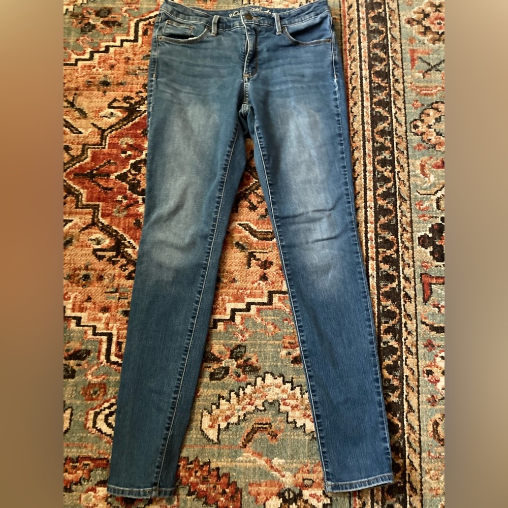 Universal Threads mid rise skinny jeans